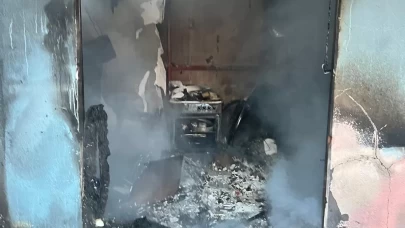 Sevgilisiyle kaldığı evi yaktı: Kaçarken kaza yaptı