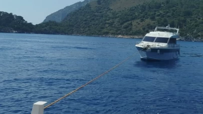 Fethiye açıklarında sürüklenen teknedeki 2 kişi kurtarıldı