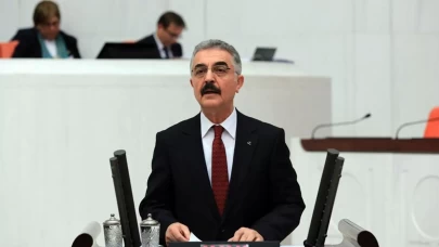 "İP Başkanı siyasi ikbal peşinde"