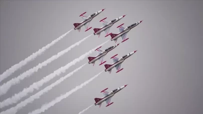 Türk Yıldızları'ndan Estonya'da muhteşem akrobasi gösterisi: Videolar paylaşıldı