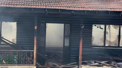 Fabrikada çıkan yangında yemekhane kullanılamaz hale geldi