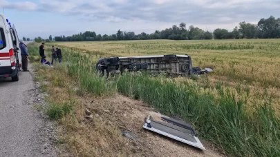 Çorum'da minibüs devrildi!