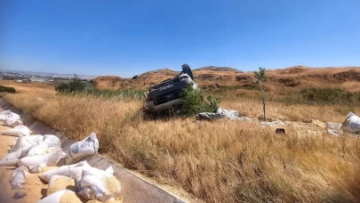 Amasya’da lastiği patlayan kepek yüklü kamyonet devrildi: 2 yaralı