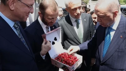 Milletvekillerinden Cumhurbaşkanı Erdoğan’a Kütahya kirazı ikramı