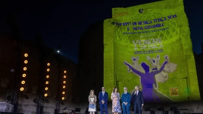 Roma'nın simge yapısı Kolezyum'un önünde Mevlevi Sema Töreni yapıldı