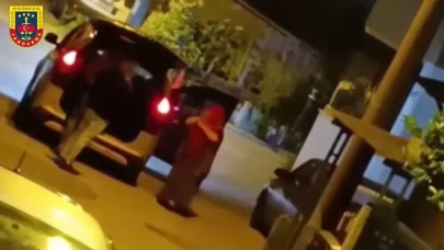 Arkadaşını bacaklarından vurdu: Taksinin bagajında yakalandı