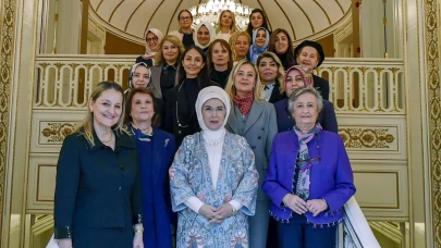 Emine Erdoğan TÜGVA Yönetim Kurulu ile bir araya geldi