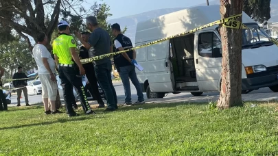 Park halindeki minibüste ceset bulundu