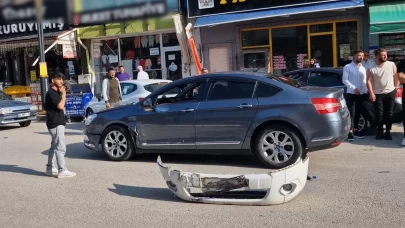 Çorum’da 3 aracın karıştığı kaza kamerada