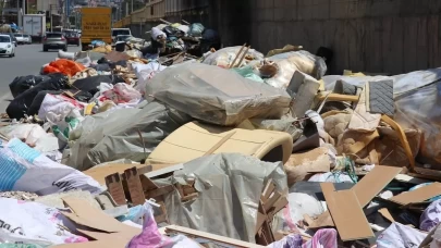 İzmirlini çilesi bitmiyor! Çöp bitmeden mobilya yığınları geldi...