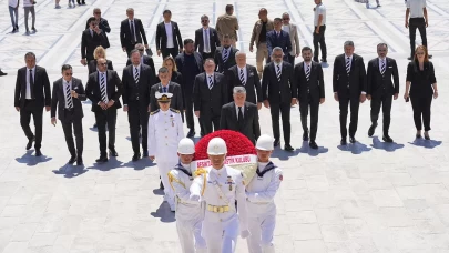 Serdal Adalı’dan Anıtkabir ziyareti