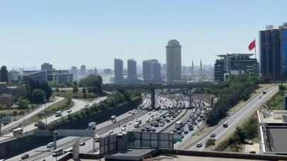 Başakşehir'deki AVM'de yangın çıktı