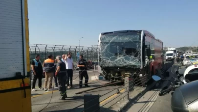 İstanbul'da metrobüsü çeken vinç kaza yaptı