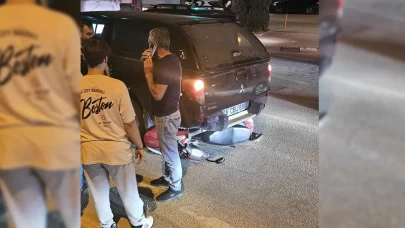 Motosiklet sürücüsü aracın altına girdi: 1 yaralı