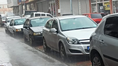 Güneşin ardından gök gürültülü sağanak yağış başladı