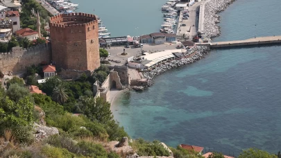 Soğukkapı Plajı ziyaretçilerini tarihi yolculuğa çıkarıyor
