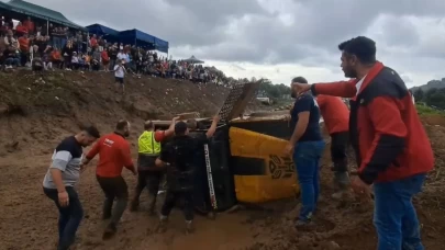 Rize'deki off-road yarışlarında takla atan araç yürekleri ağıza getirdi
