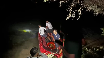 Dicle Nehri'nde mahsur kalan 4 kişi kurtarıldı