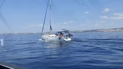 Gelibolu açıklarında rotası İtalya olan 51 kaçak göçmen ile 2 göçmen kaçakçısı şüphelisi yakalandı