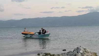 Botla İznik Gölü'ne açıldı gölün ortasında mahsur kaldı