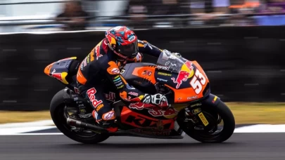 Deniz Öncü'den Moto2'de tarihi zafer