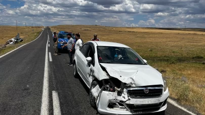 Şanlıurfa'da iki otomobil çarpıştı, 8 yaralı