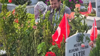 Bayram sessiz, acı dinmedi: Deprem şehitliğinde hüzün