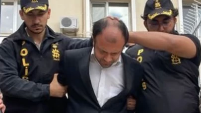 Öğrencilerini sınıfa kilitleyip silah çekmişti!