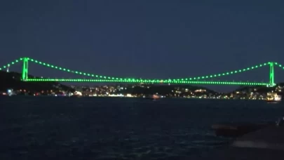 Fatih Sultan Mehmet Köprüsü, yeşil renkle aydınlatıldı