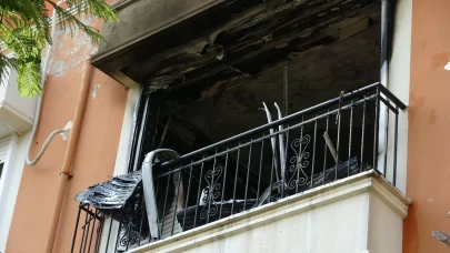 Antalya'da klimadan çıkan yangın dubleks evi sardı: Ev sahibi hastaneye kaldırıldı