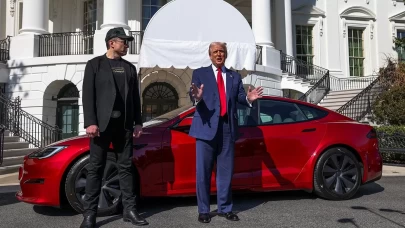 Trump'tan Elon Musk'a sert sözler: Aklını kaçırmış