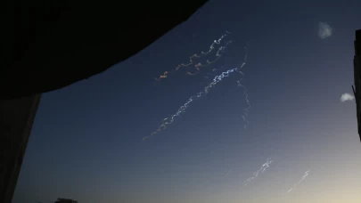 İran’dan yeni füze saldırıları başladı, İsrail alarmda! "Sığınaklarda kalın" talimatı