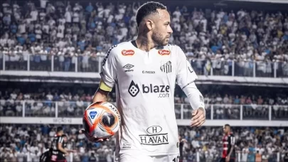 Neymar, Santos’ta kalmaya yakın