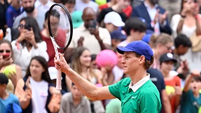 Jannik Sinner zorlanmadan çeyrek finale yükseldi