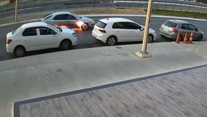 Seyir halindeki araç alev aldı