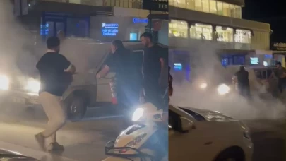 Seyir halindeyken alev alan otomobilin yardımına vatandaşlar yetişti