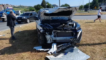 Samsun'da kavşakta 2 otomobil çarpıştı: 4 yaralı
