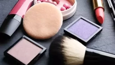 Bakımlı kadınların sırrı! Dolabınızda mutlaka bulunması gereken 7 güzellik ürünü