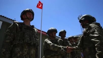 Sınırda görevli "hudut kartalları" bayramda vatan nöbetinde