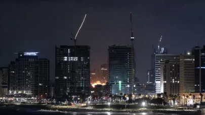 İran füzeleri Tel Aviv’e ulaştı