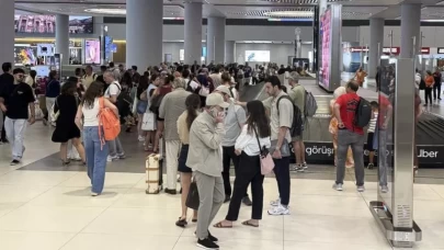 Havalimanlarında dönüş yoğunluğu