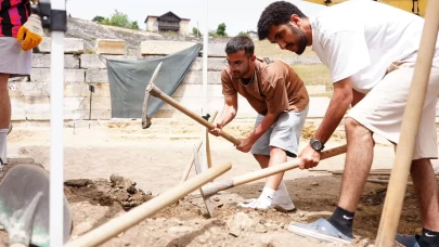 Antik kent kazısına gönüllüler de destek verdi