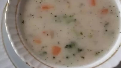Bebekler için kalsiyum zengini sütlü sebze çorbası tarifi