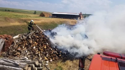 Çorum'da 7 ton odun ve kereste alev alev yandı