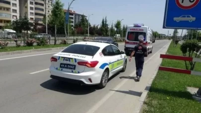 Eşiyle tartışan kadın araçtan atladı