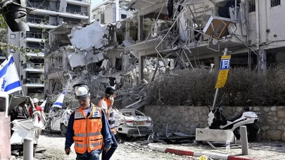 İsrailli Belediye Başkanı: İran'dan atılan füzelerin isabet ettiği şehrimizdeki hasar akıl almaz boyutta