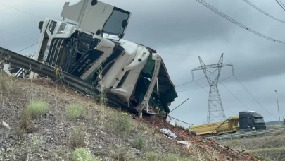 Karpuz yüklü tır devrildi: 1 ölü, 3 yaralı