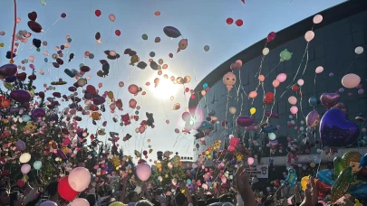 Gaziantep'te binlerce balon minik Elif Azra için gökyüzüne bırakıldı