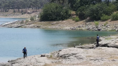 Adana'da yüzmek için göle girdi canından oldu