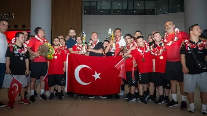 Avrupa ikincisi özel sporcular yurda döndü